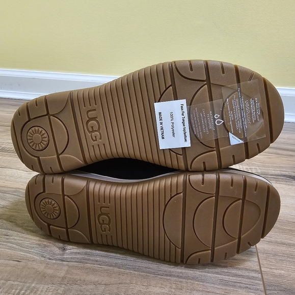 UGG Lakesider Heritage Mid Boot, black, size US 9.5 - Picture 5 of 11